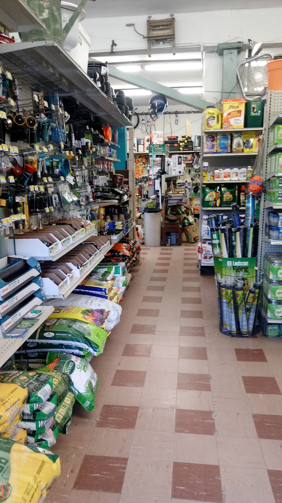 Ridgefield Hardware & Gift | 104 N Main Ave, Ridgefield, WA 98642, USA | Phone: (360) 887-3721