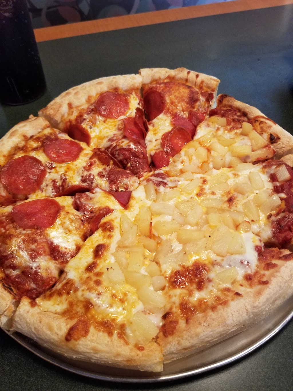 Round Table Pizza | 15002 Summit Ave, Fontana, CA 92336, USA | Phone: (909) 463-6500