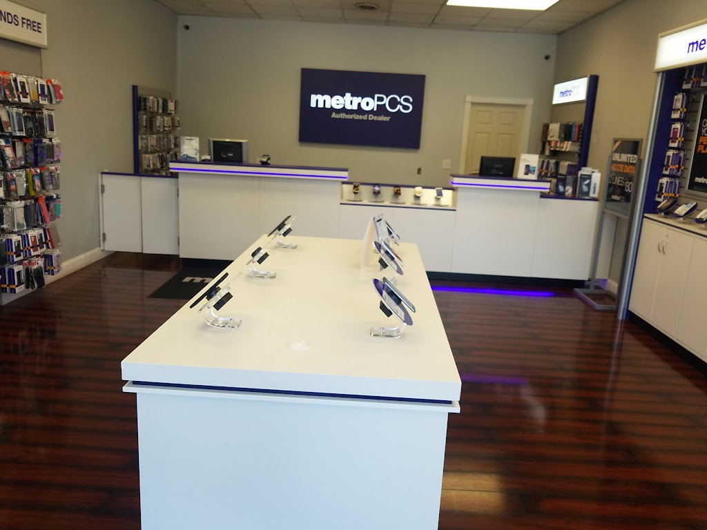 Metro by T-Mobile | 9271 Wayne Rd, Romulus, MI 48174, USA | Phone: (734) 992-8494