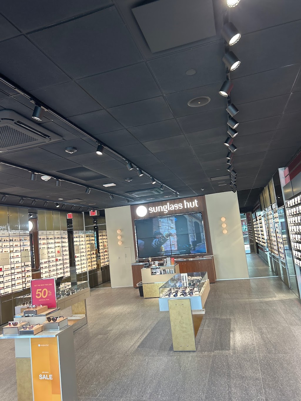 Sunglass hut at tanger outlet | 15853 N Fwy, Fort Worth, TX 76177, USA | Phone: (682) 316-6851