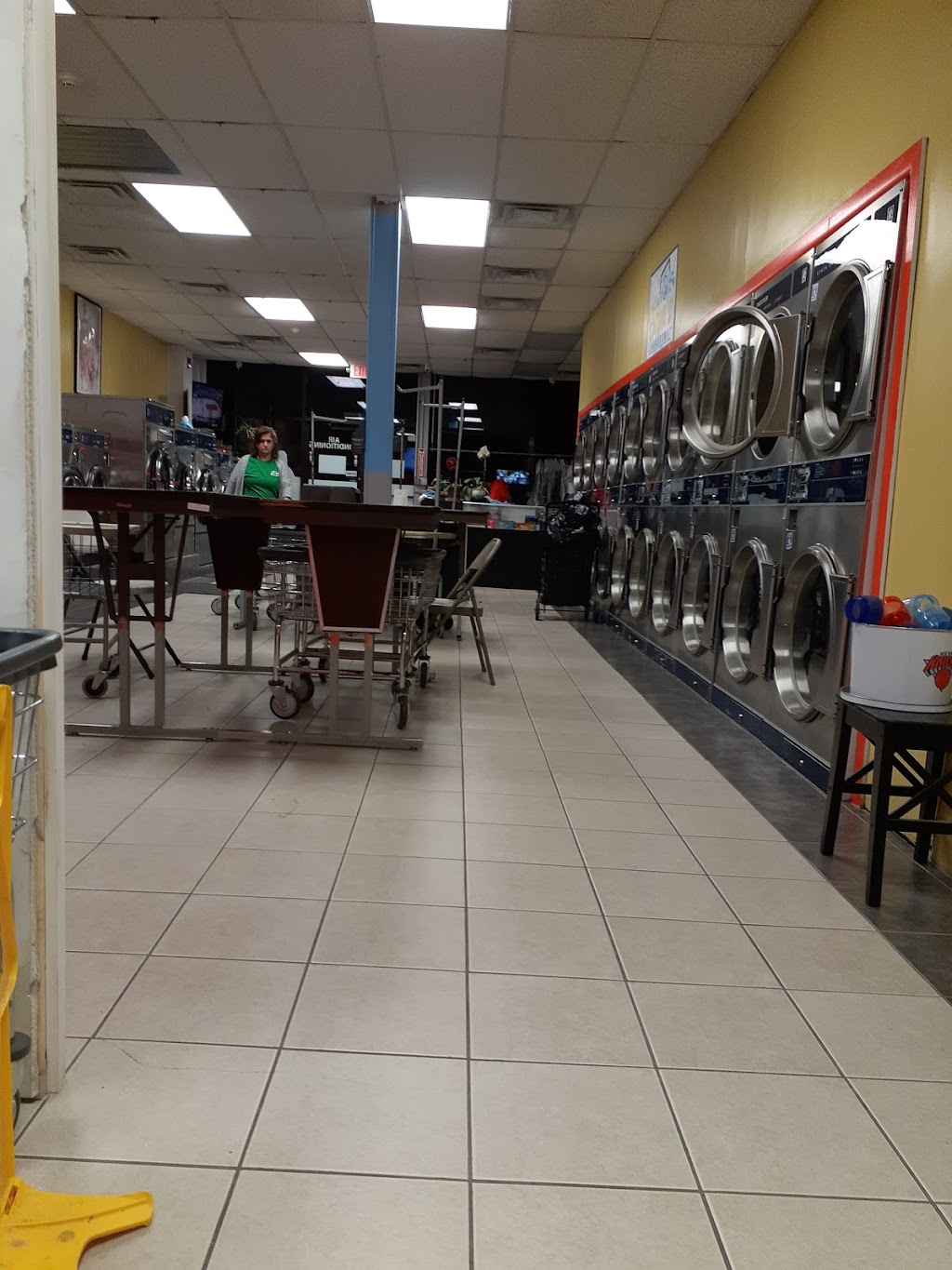 Wash And Go Laundromat | 257 Hillside Ave, Leonia, NJ 07605, USA | Phone: (201) 592-0028