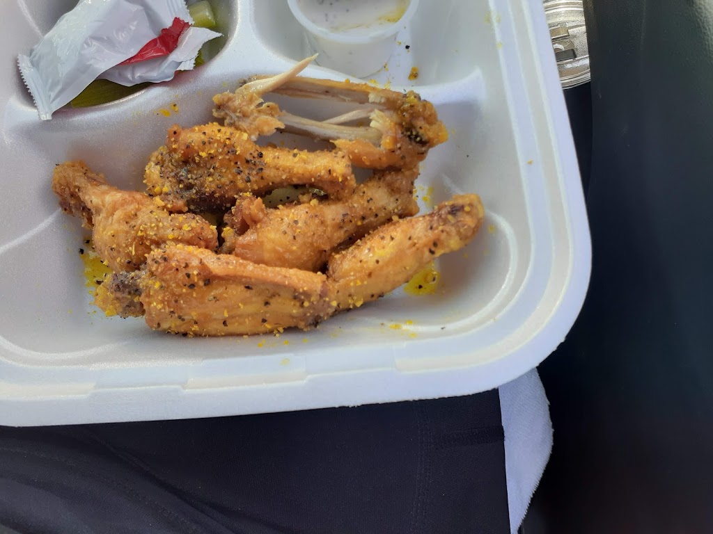 Wing & Fish | 216 NW Broad St # C, Fairburn, GA 30213, USA | Phone: (770) 892-4737