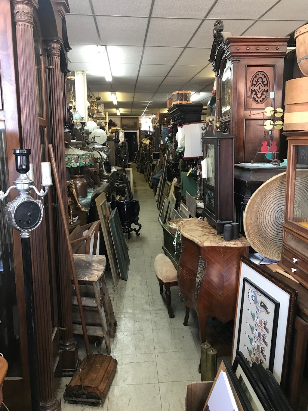 Triple A Antiques | 110 N 7th St, Beatrice, NE 68310, USA | Phone: (402) 239-2799