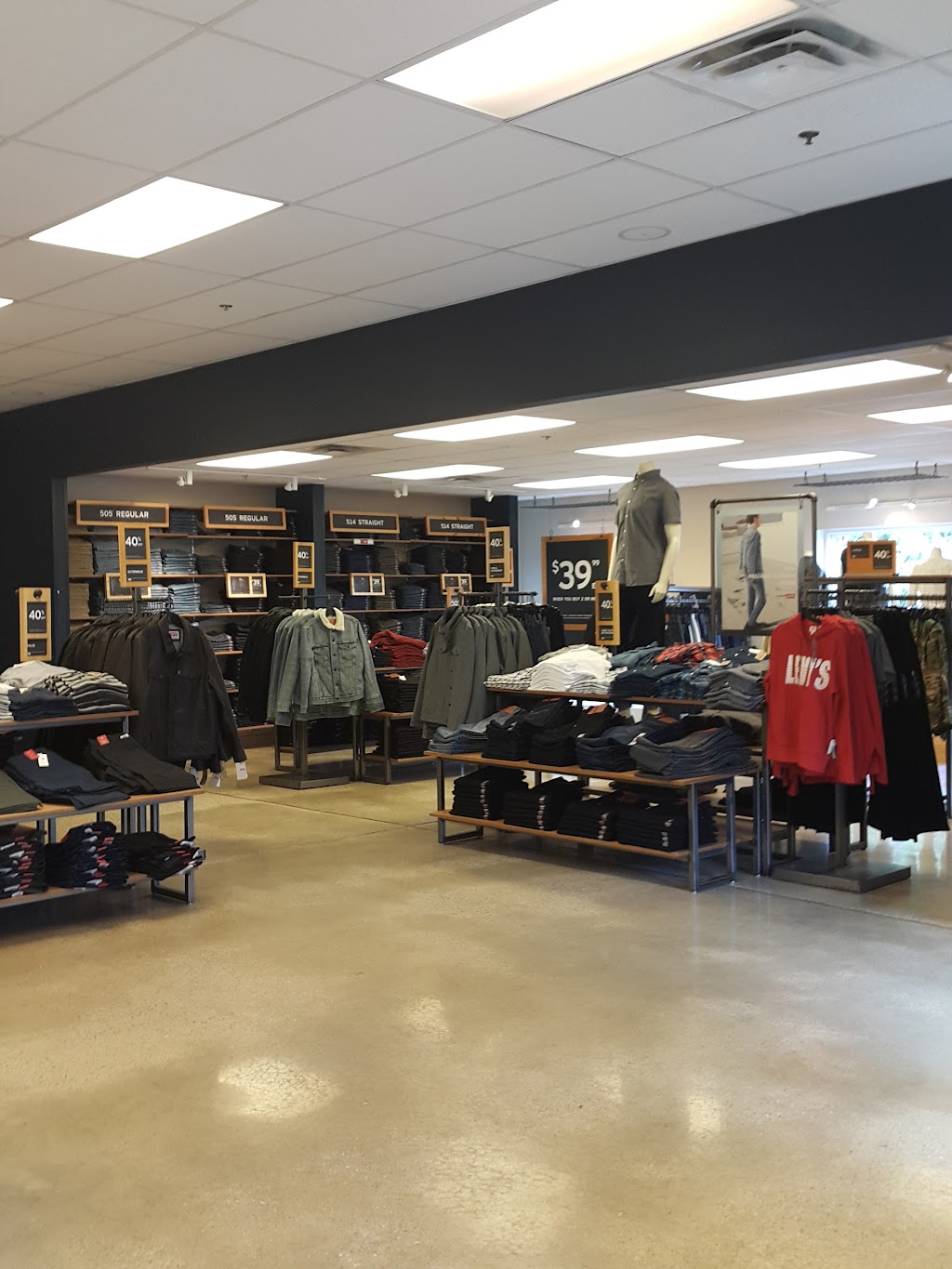 Levi’s Outlet Store | 549 S Chillicothe Rd Suite 392, Aurora, OH 44202, USA | Phone: (330) 562-4902