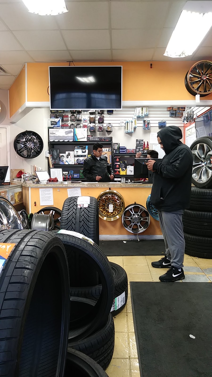 Tires R Us | 16950 S Halsted St, Harvey, IL 60426, USA | Phone: (708) 713-4660