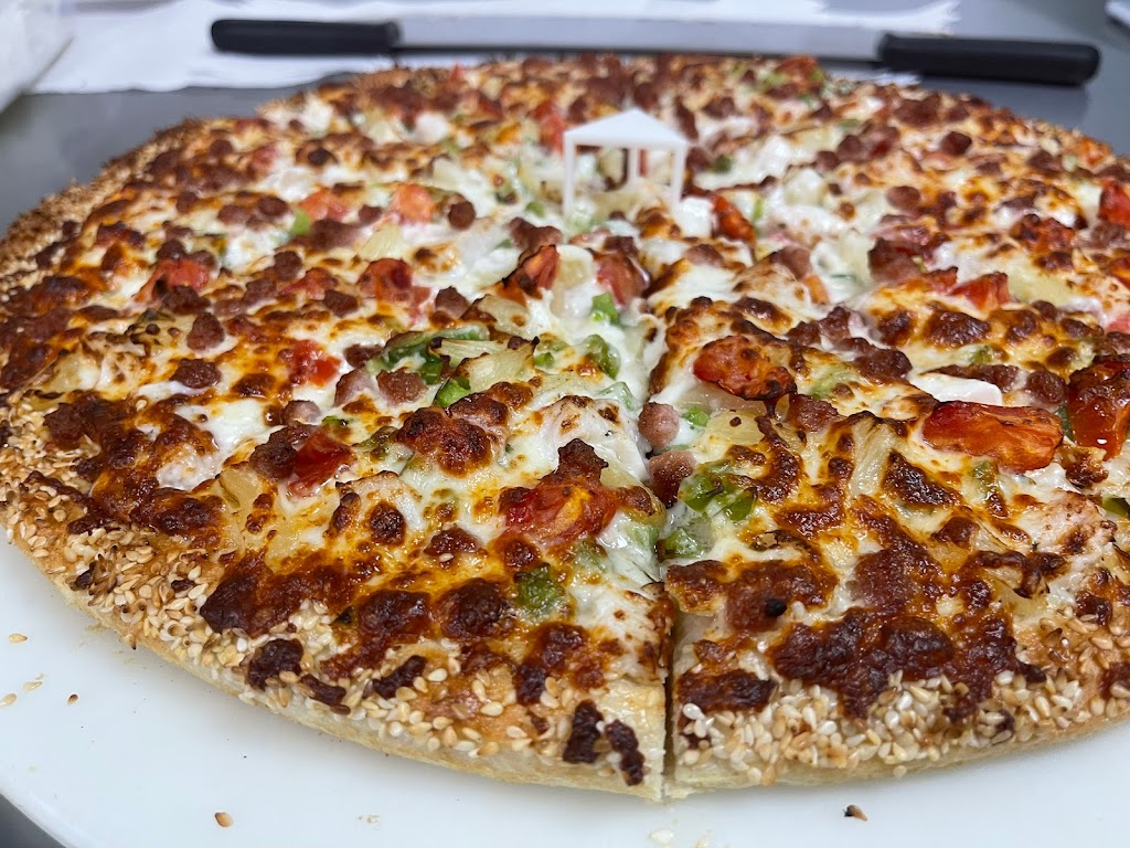 Red Swan Pizza | 200 Fitch St #19, Welland, ON L3C 4V9, Canada | Phone: (905) 735-9898