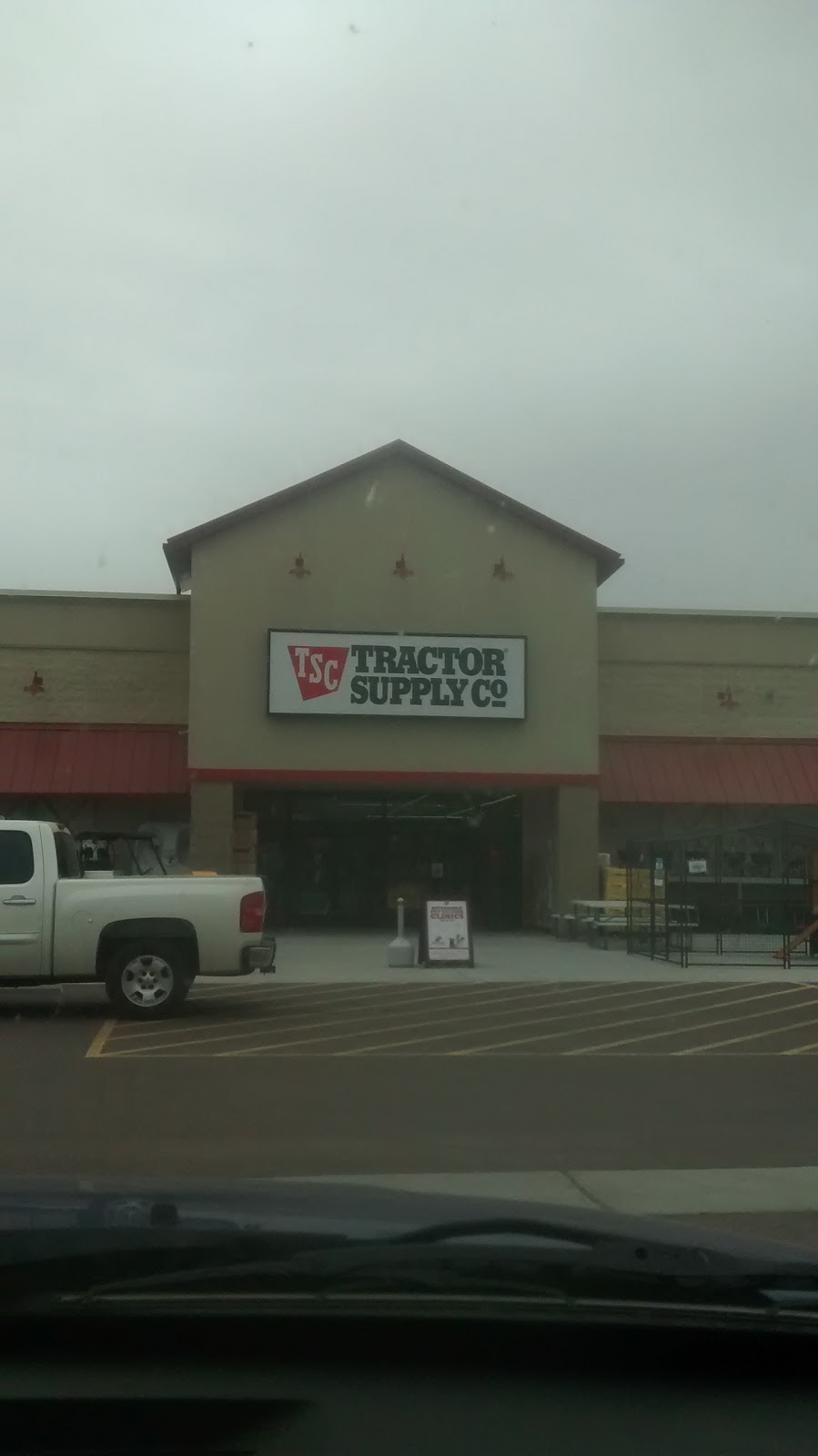 Tractor Supply Co. | 17130 E Shea Blvd, Fountain Hills, AZ 85268, USA | Phone: (480) 837-2060