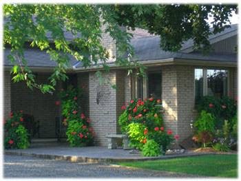 Aarons Bed, Bed and Breakfast | 1936 Niagara Stone Rd, Niagara-on-the-Lake, ON L0S 1J0, Canada | Phone: (905) 468-4565
