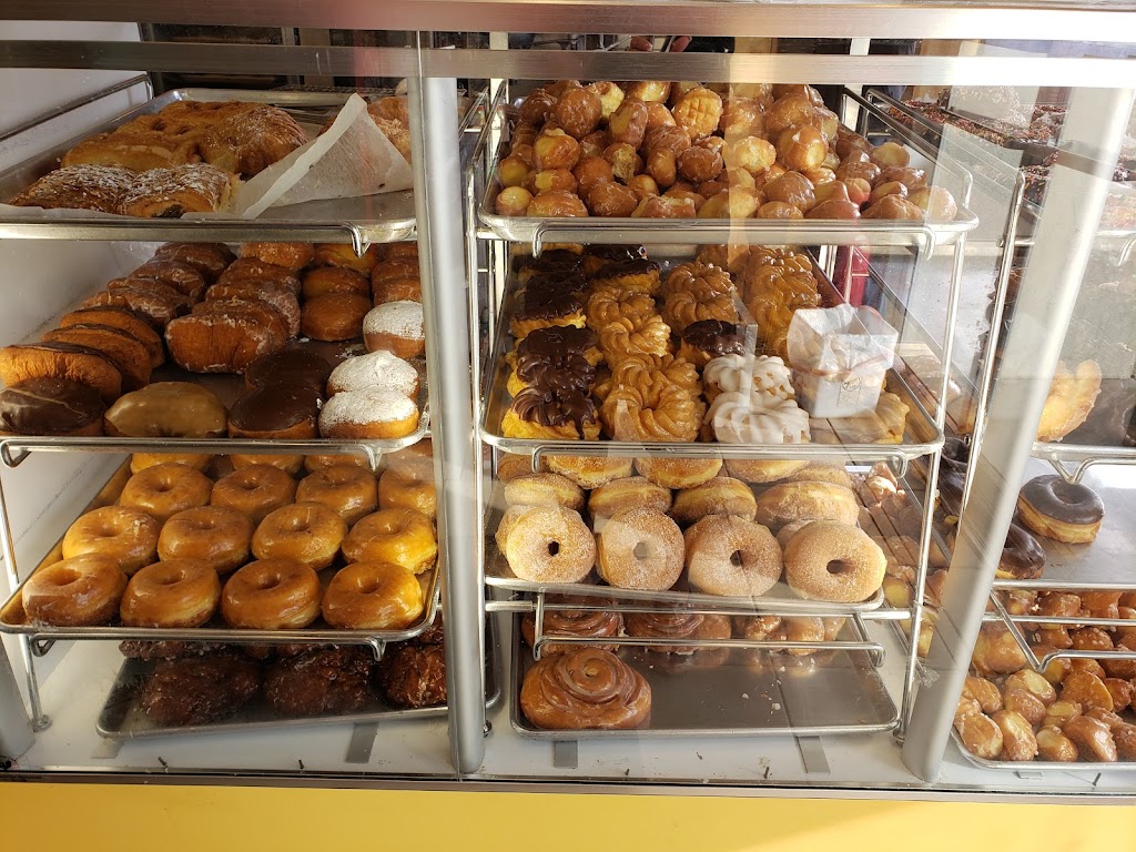 Chicks Donuts & Coffee Shop | 1801 Willow Pass Rd, Concord, CA 94520, USA | Phone: (925) 682-4917