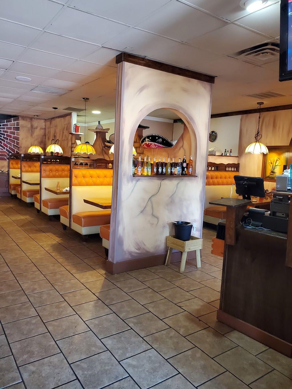 Plaza Del Mariachi | 411 W Gannon Ave, Zebulon, NC 27597, USA | Phone: (919) 269-4464