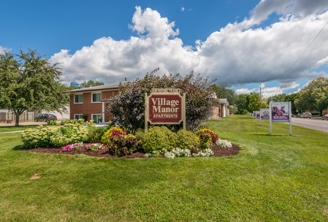 Village Manor Apartments | 2327 11th Ave E, North St Paul, MN 55109, USA | Phone: (651) 770-6296