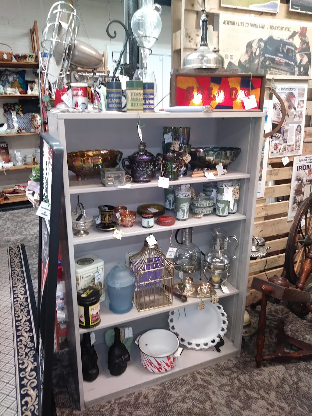 Red Barn Antique & Art Emporium | 12125 Old Shelbyville Rd, Louisville, KY 40243, USA | Phone: (502) 245-8330