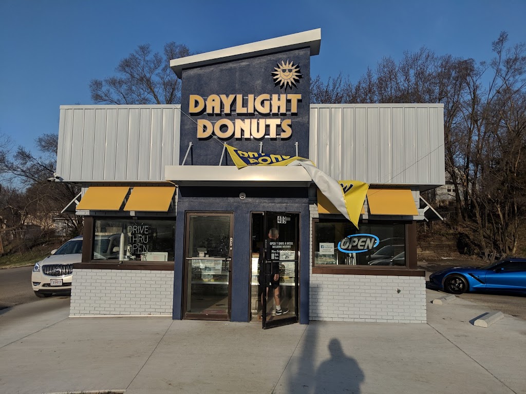 Daylight Donuts | 406 MO-7, Pleasant Hill, MO 64080 | Phone: (816) 987-9959