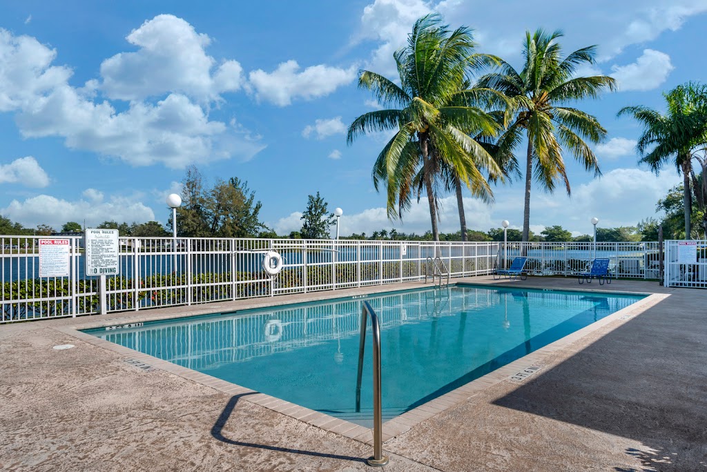 Summerlake Apartments | 5941 Summerlake Dr, Davie, FL 33314 | Phone: (954) 519-7825