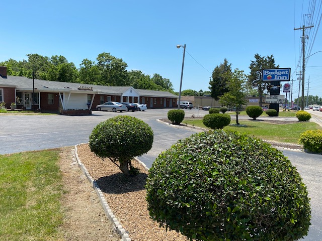 Budget Inn | 1228 Piney Forest Rd, Danville, VA 24540, USA | Phone: (434) 836-3043