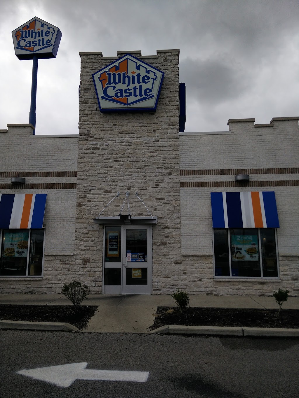 White Castle | 1620 Camp Jackson Rd, Cahokia, IL 62206, USA | Phone: (618) 337-0495