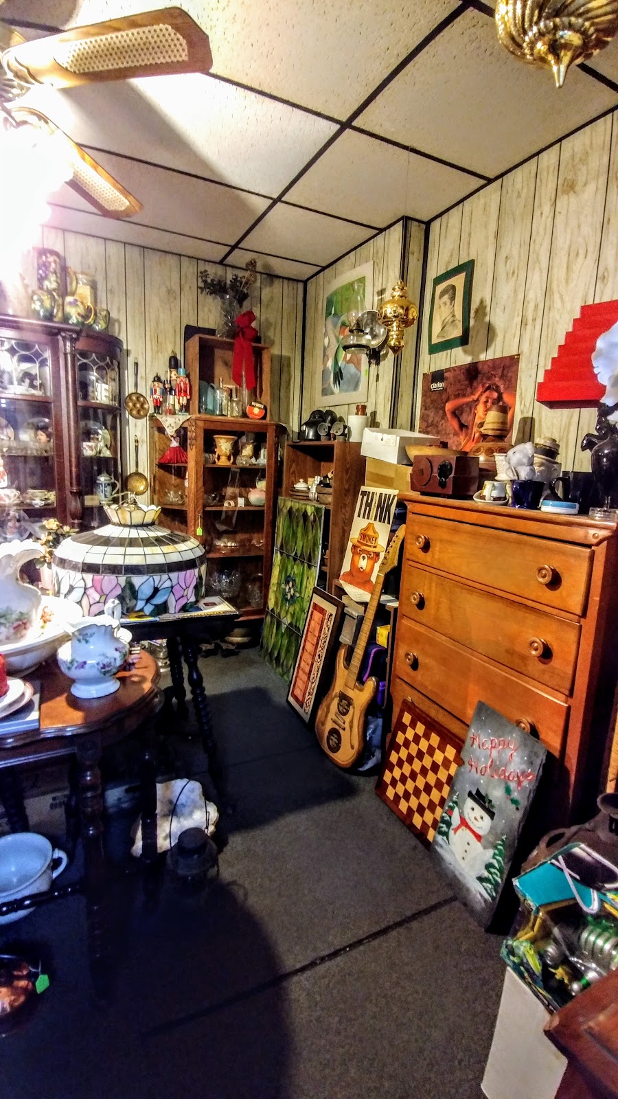 Country Stroll Antiques & Ye Olde Coin Shoppe | 2141 Morgantown Rd Route 119, Uniontown, PA 15401, USA | Phone: (724) 438-2700