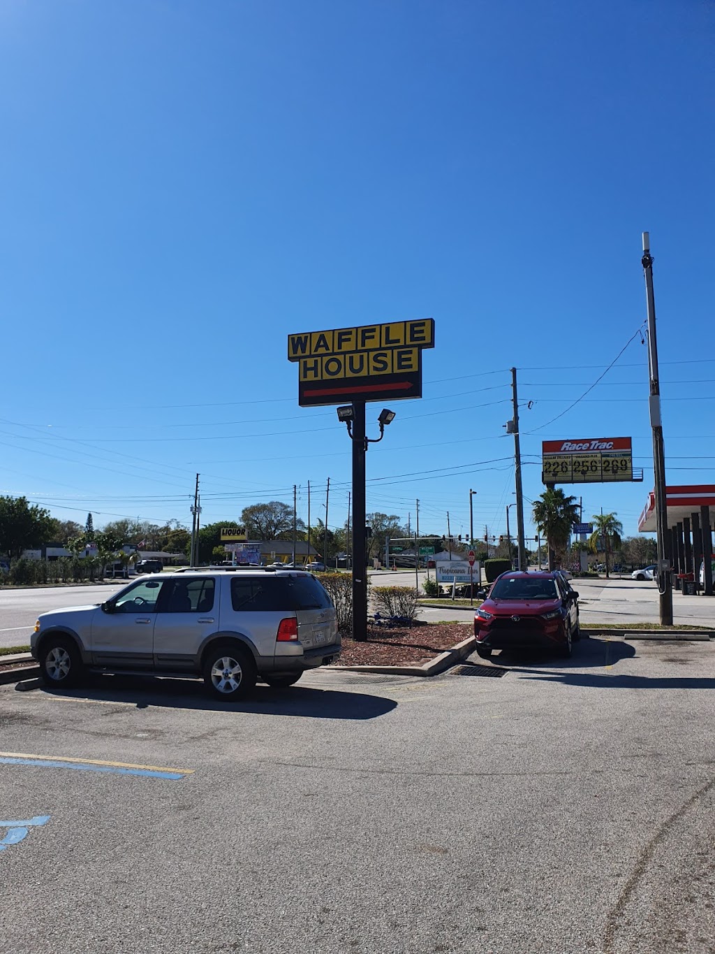 Waffle House | 2525 54th Ave N, St. Petersburg, FL 33714, USA | Phone: (727) 527-4027