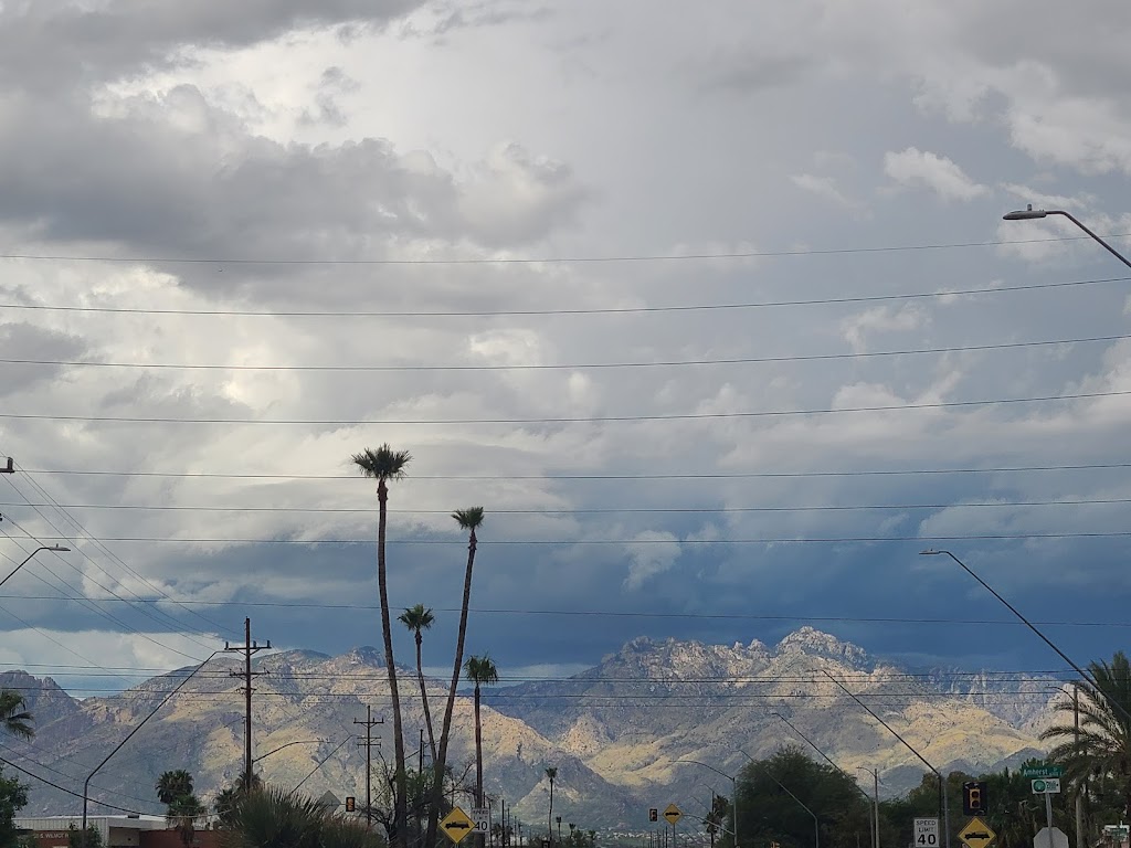 Oxford Plaza | Tucson, AZ 85710, USA | Phone: (520) 326-3200