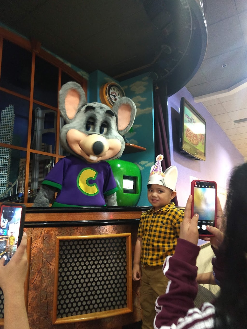 Chuck E. Cheese in 930 N San Fernando Blvd, Burbank, CA 91504, USA