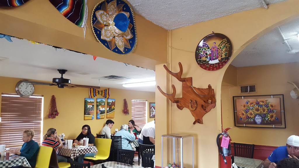 Selys Mexican Restaurant | 737 San Antonio St, Pleasanton, TX 78064, USA | Phone: (830) 569-6484