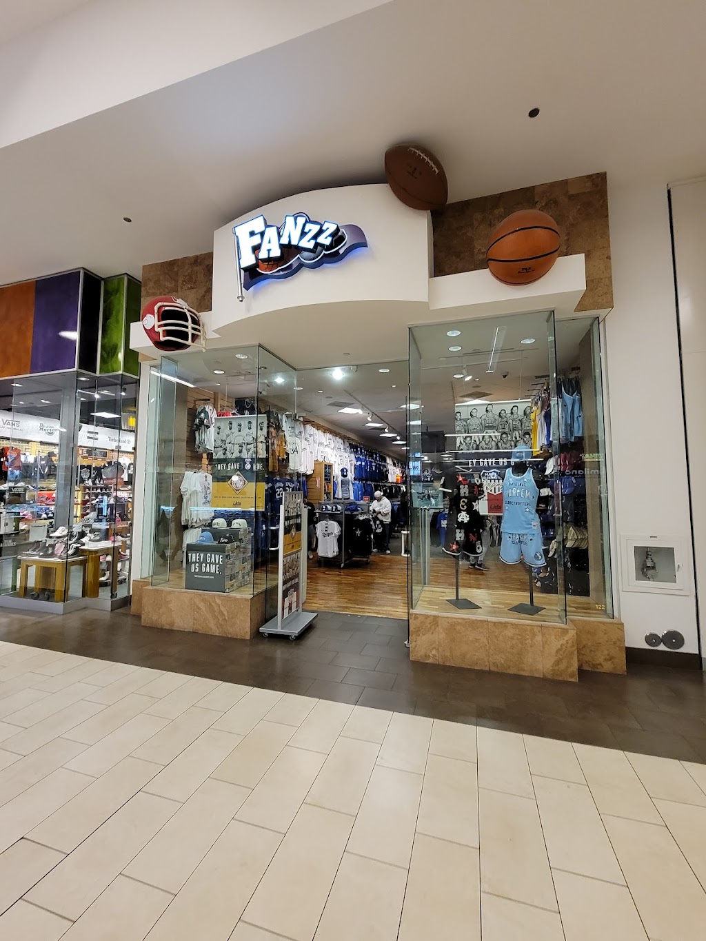 Fanzz Sports Apparel - Cerritos | 122 Los Cerritos Center a08, Cerritos, CA 90703, USA | Phone: (562) 865-4800