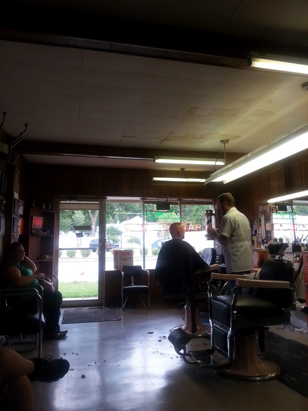 Dons Barber Shop | 11511 East 23rd St S, Independence, MO 64052, USA | Phone: (816) 461-0712