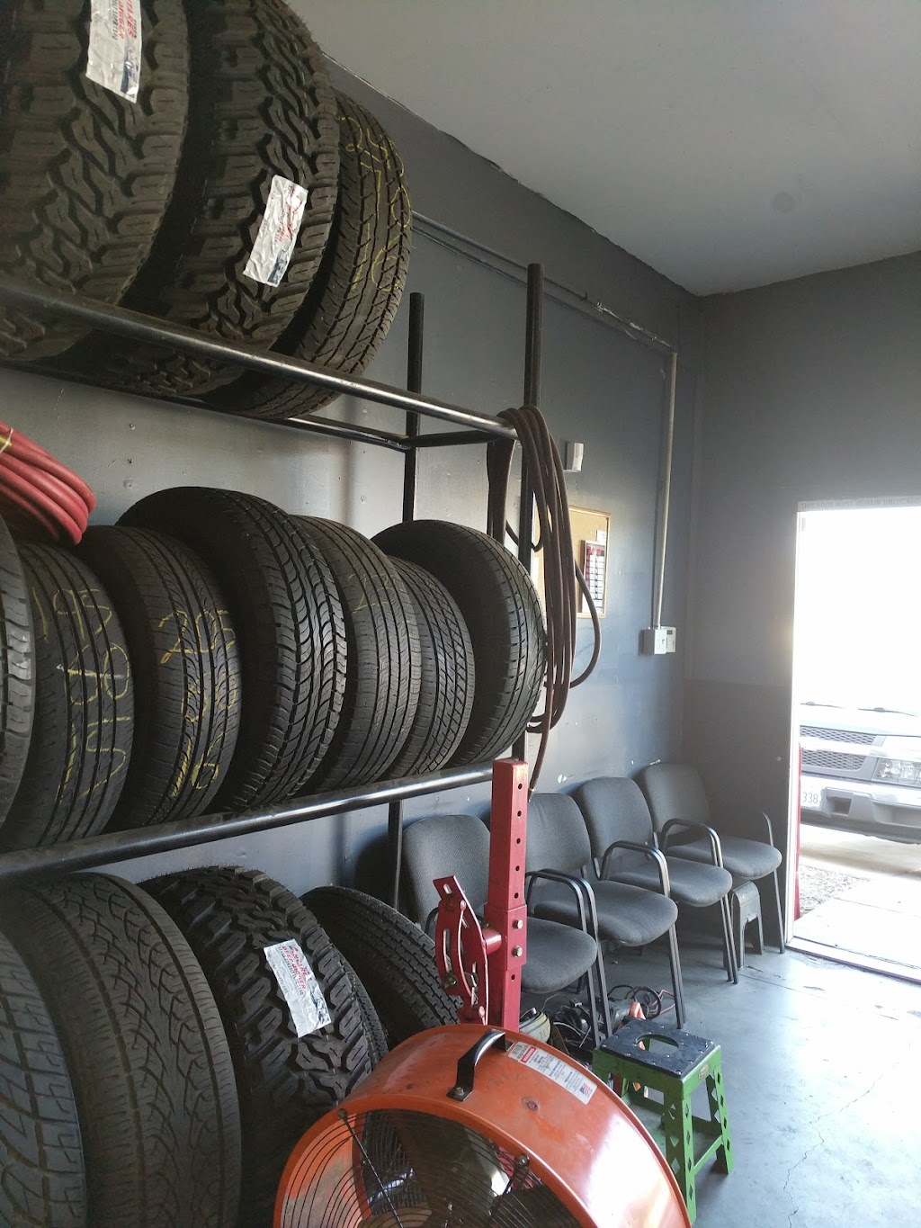 Menos Tire Shop | 578 Chestnut Ave, Beaumont, CA 92223, USA | Phone: (951) 488-5657