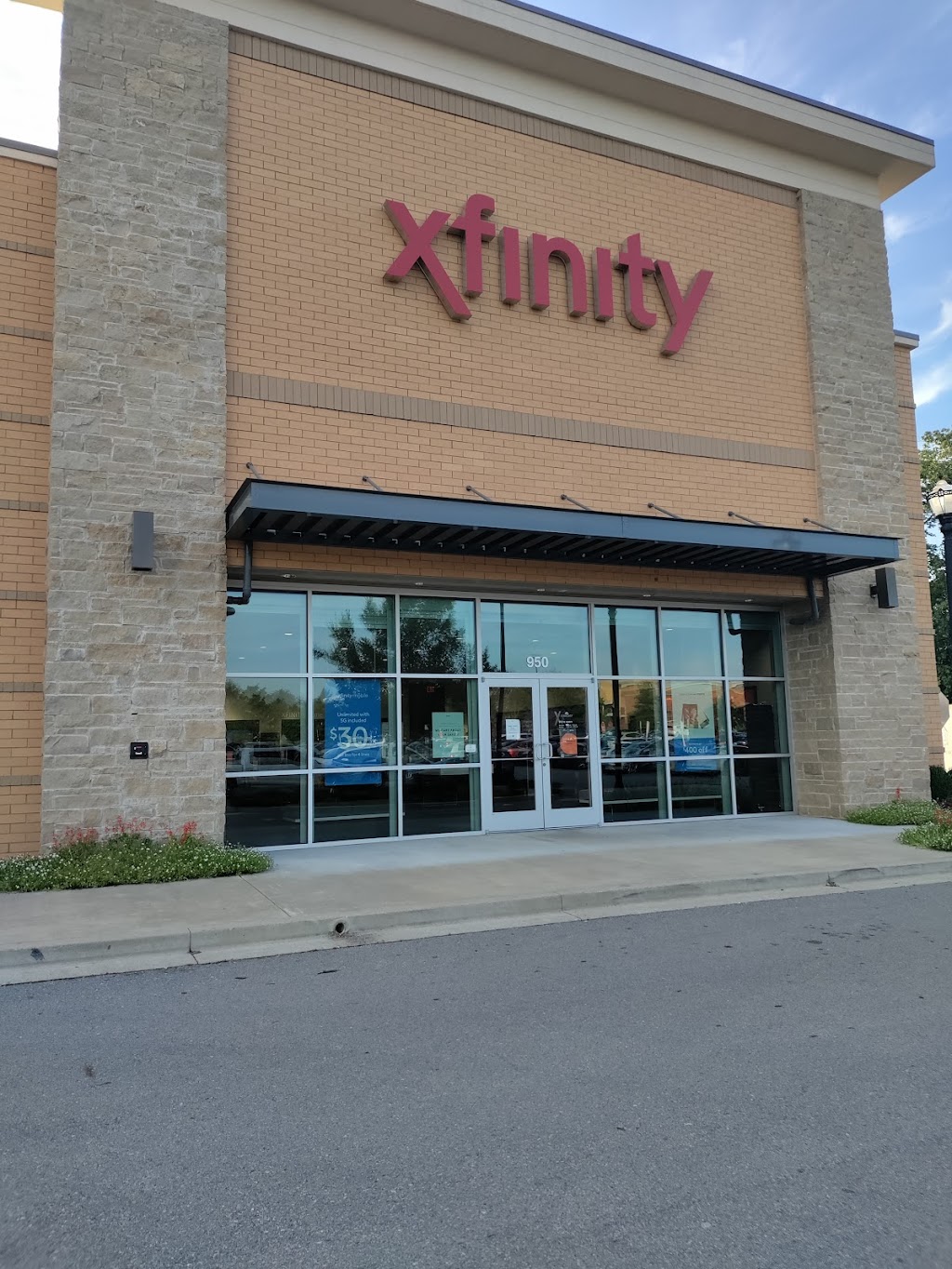 Xfinity Store by Comcast | 217 Indian Lake Blvd Suite 950, Hendersonville, TN 37075, USA | Phone: (800) 934-6489