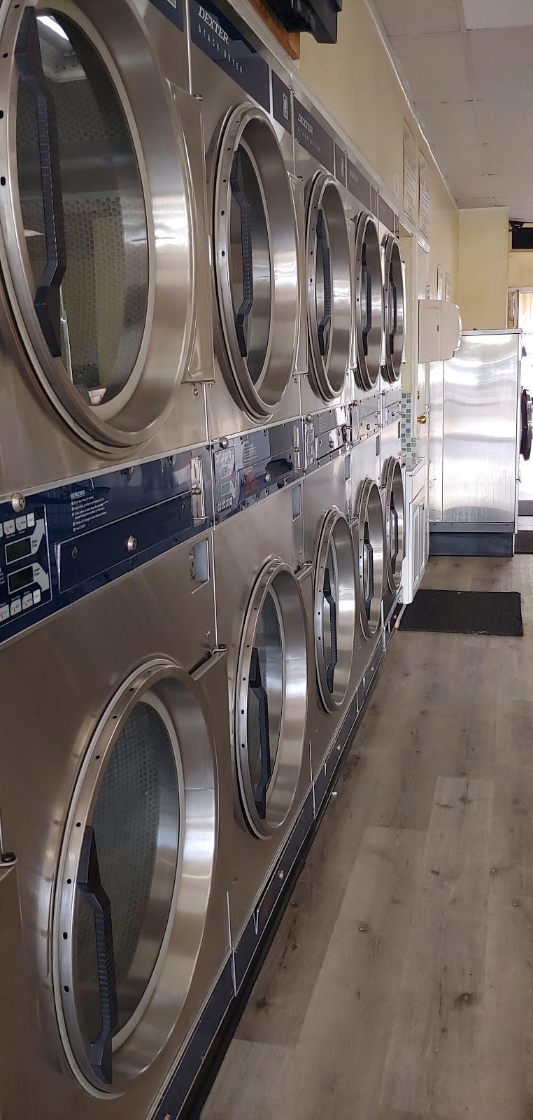 Surf and suds laundromat | 10581 Slater Ave, Fountain Valley, CA 92708, USA | Phone: (949) 244-4515