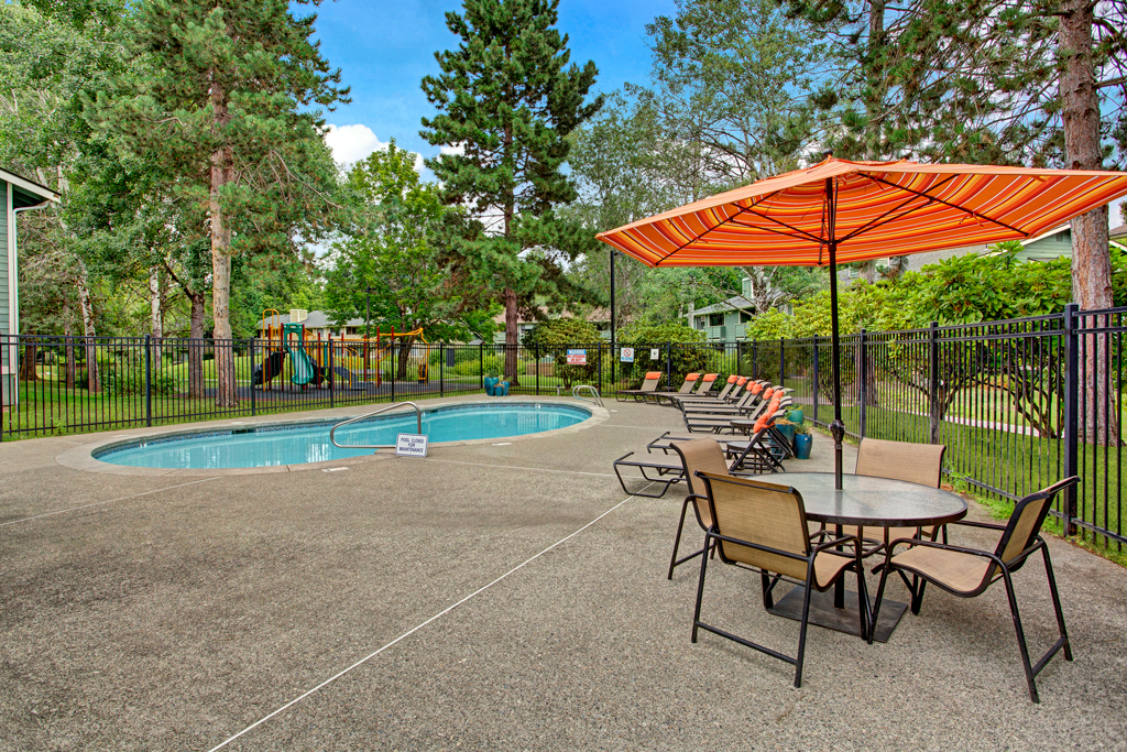 Gilman Square Apartments | 360 NW Dogwood St, Issaquah, WA 98027, USA | Phone: (425) 392-0570