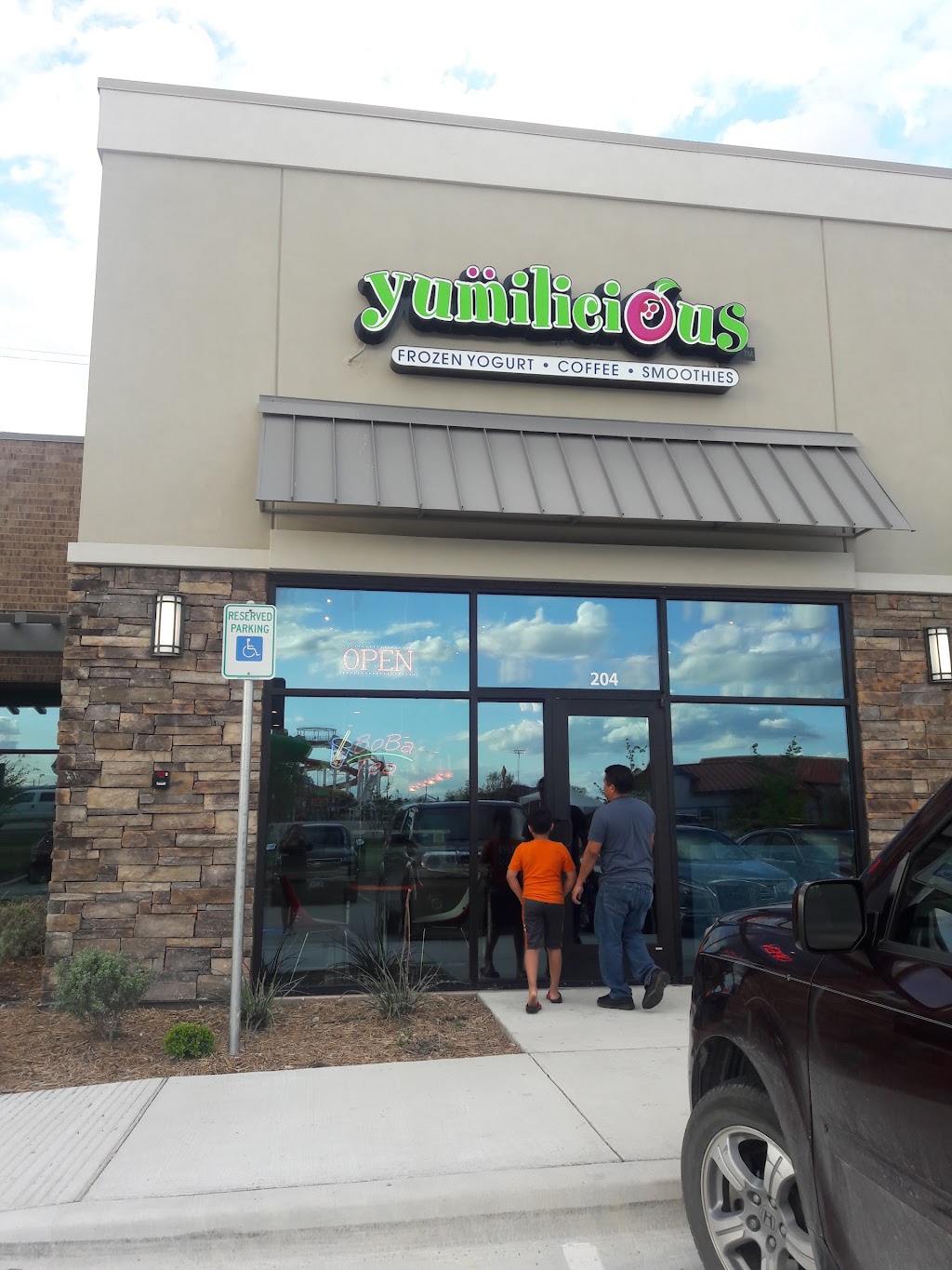 Yumilicious Frozen Yogurt | 295 W Byron Nelson Blvd Suite 204, Roanoke, TX 76262, USA | Phone: (817) 567-3835