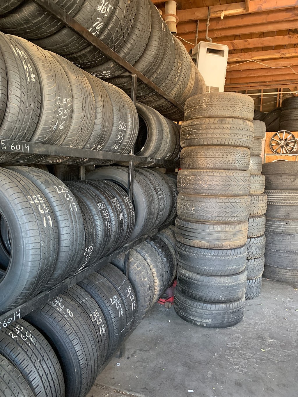 Victors Tire | 16804 C St, Victorville, CA 92395, USA | Phone: (760) 524-0392