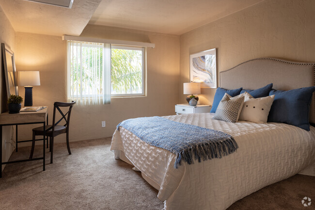 La Corona Del Mar Apartments | 514 W 26th St, San Pedro, CA 90731, USA | Phone: (310) 833-5842