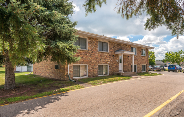 Village Manor Apartments | 2327 11th Ave E, North St Paul, MN 55109, USA | Phone: (651) 770-6296