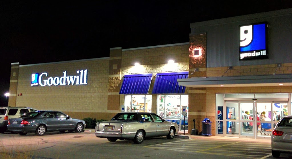 Goodwill Store & Donation Center | 351 E Roosevelt Rd, Lombard, IL 60148, USA | Phone: (630) 576-4650