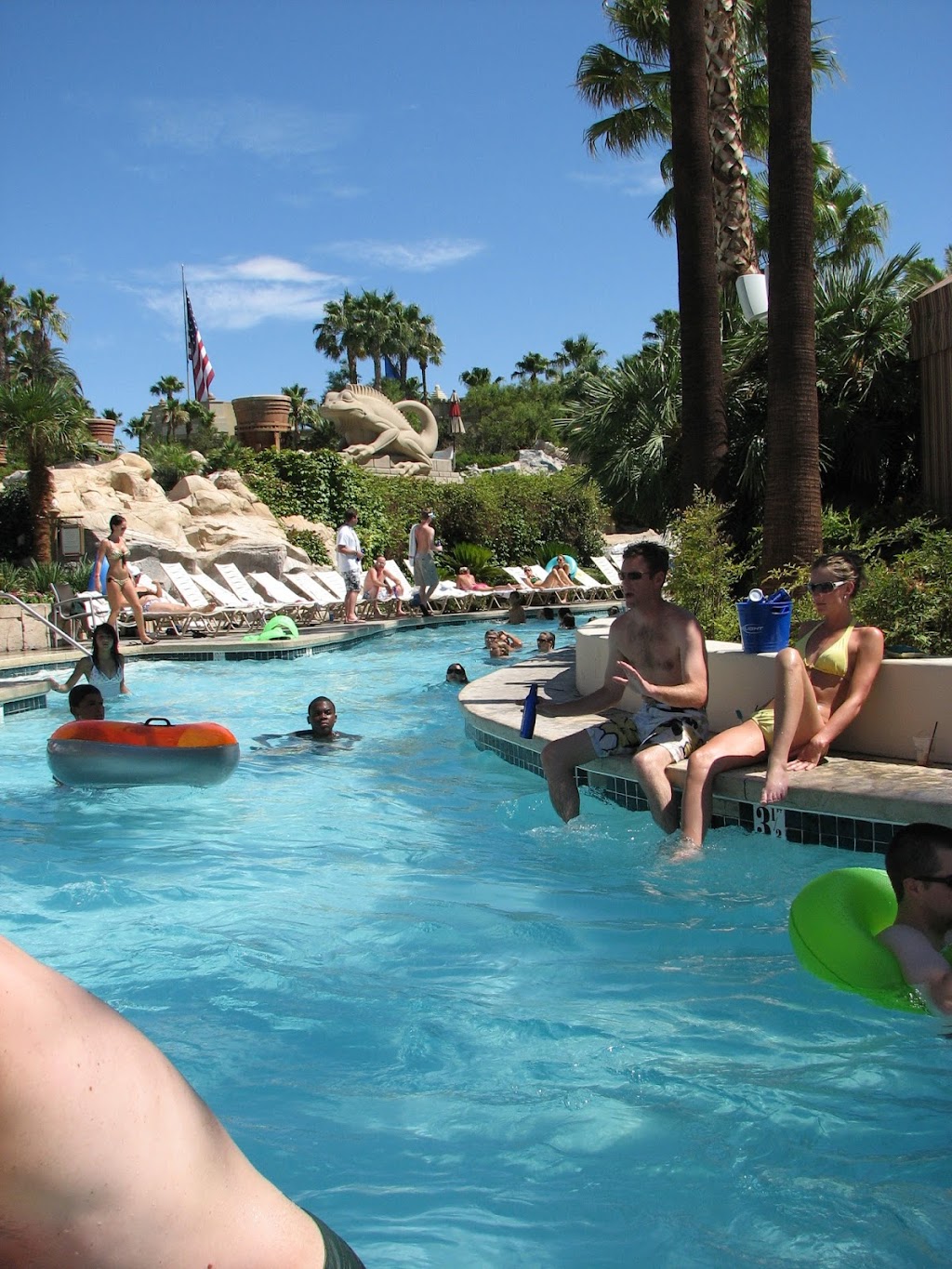 Pool Bar | 3960 S Las Vegas Blvd, Las Vegas, NV 89119, USA | Phone: (702) 632-5000