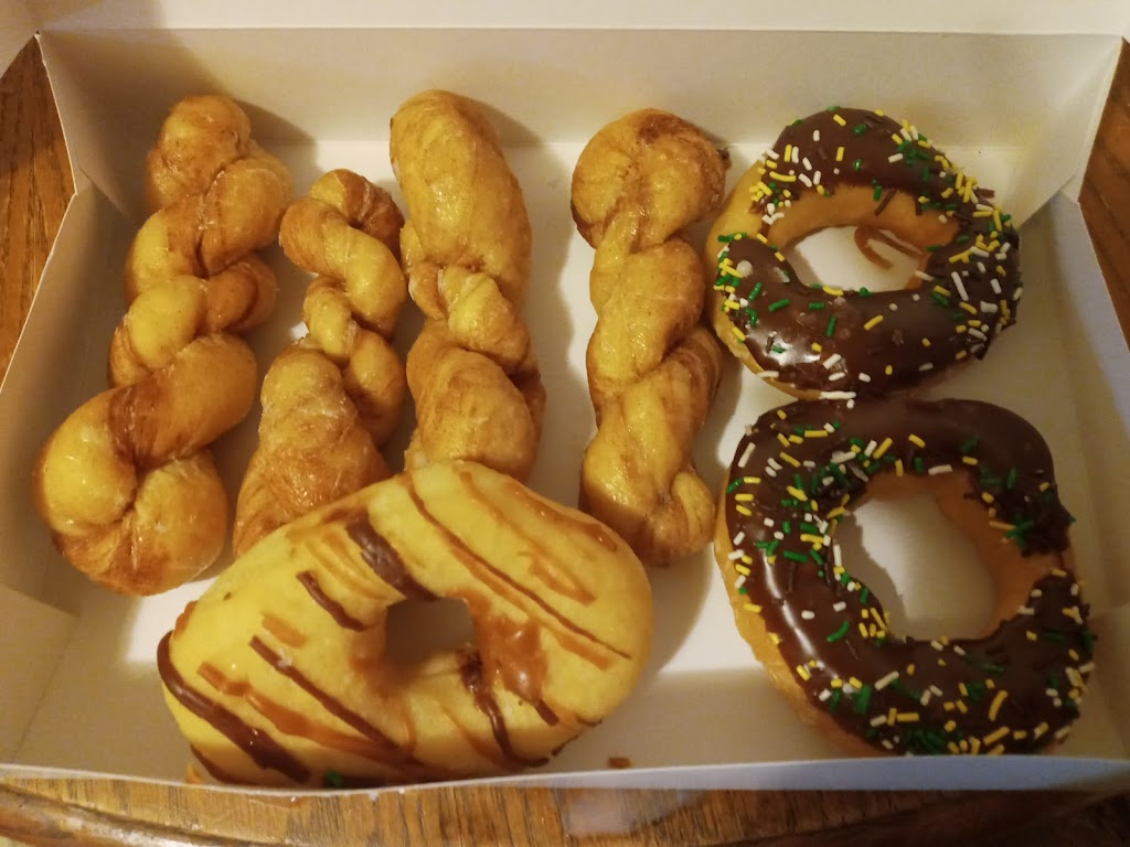 Poppys Xtreme Donuts | 1421 E 38th St, Marion, IN 46953, USA | Phone: (765) 573-6779