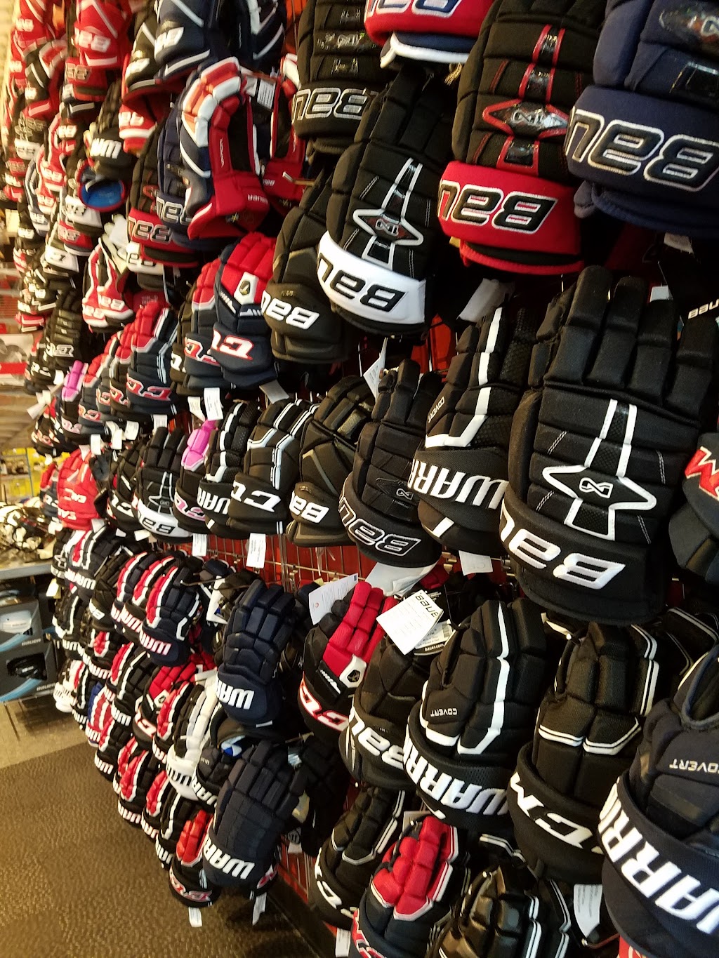 Pure Hockey | 550 St Charles Rd, Elmhurst, IL 60126, USA | Phone: (630) 279-7221