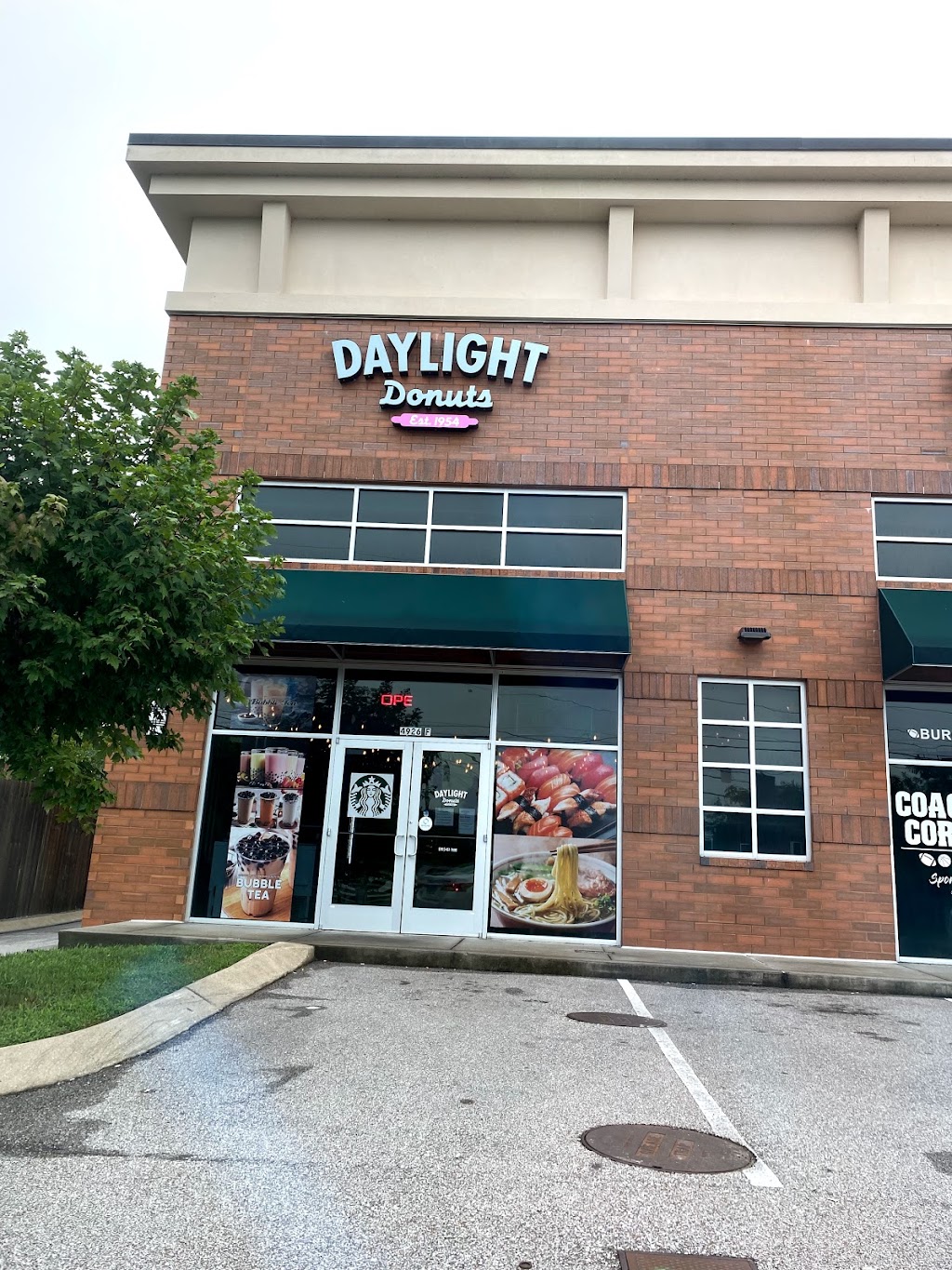 Daylight Donuts & Sushi | 4926 Port Royal Rd Suite F, Spring Hill, TN 37174 | Phone: (931) 451-7606