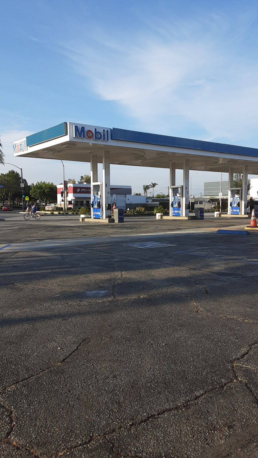 Mobil | 9002 Imperial Hwy., Downey, CA 90242, USA | Phone: (562) 862-4076