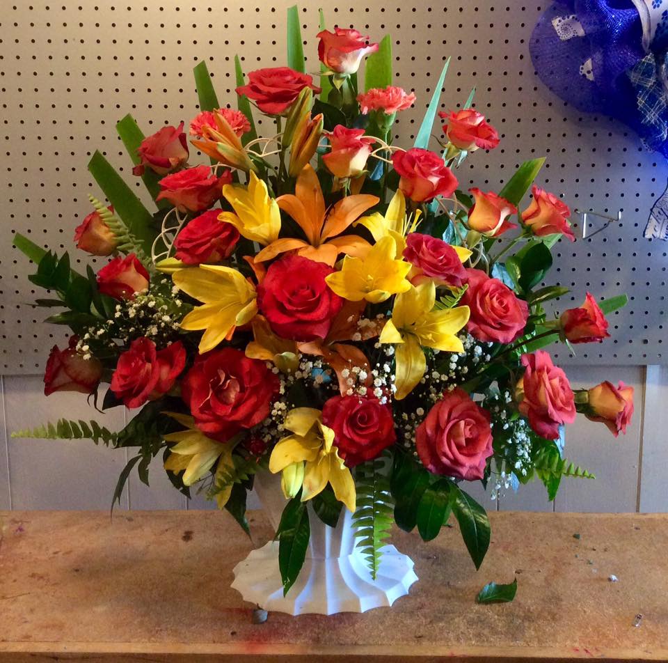 Homemade by Lori Flowers Gifts | 195 W Main St, Austin, IN 47102, USA | Phone: (812) 794-6209