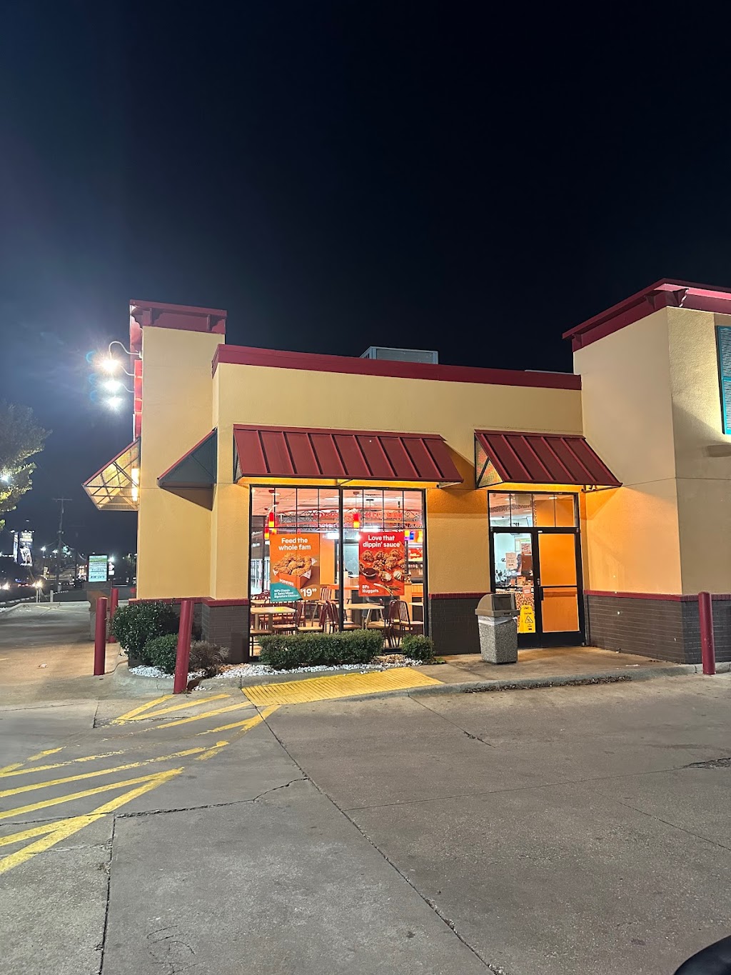 Popeyes Louisiana Kitchen | 1204 N Collins St, Arlington, TX 76011, USA | Phone: (817) 801-1541