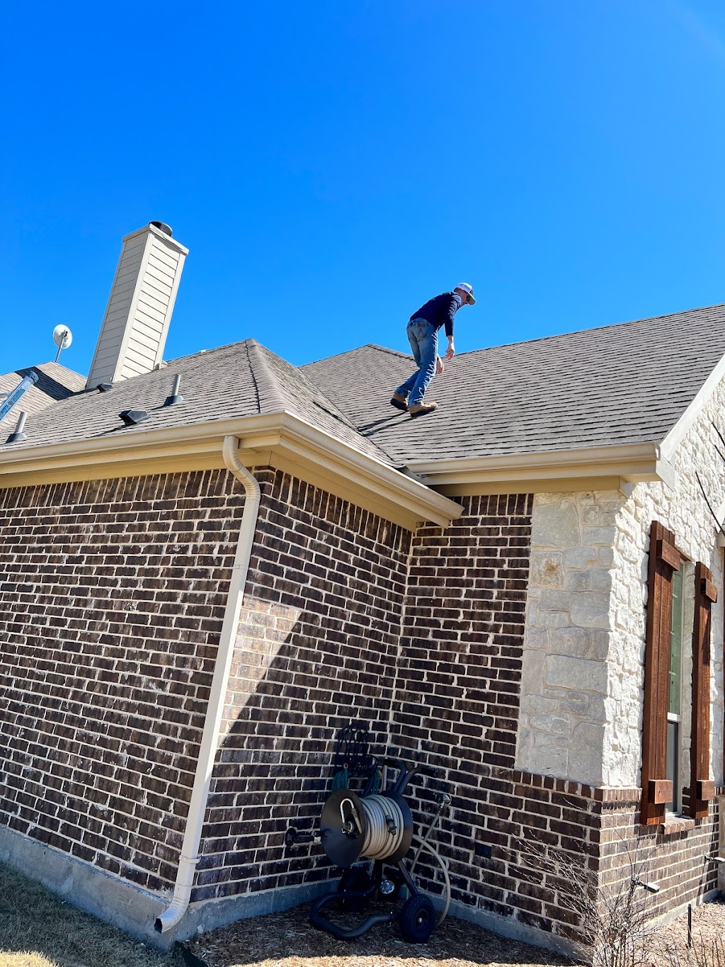 Pinnacle Roofing DFW LLC | 209 S 5th St Ste 202, Midlothian, TX 76065, USA | Phone: (214) 233-4383