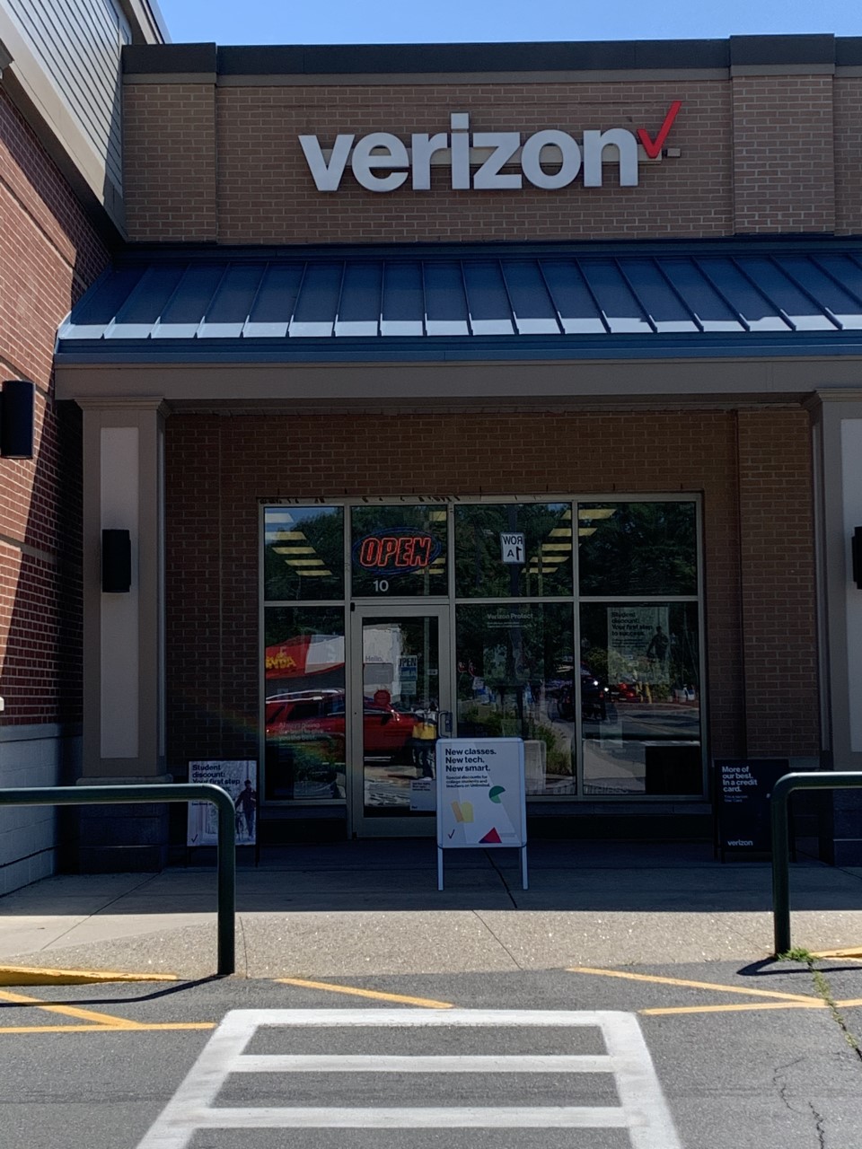 Verizon Authorized Retailer - Russell Cellular | 1201 Bridge St Ste 10, Lowell, MA 01850, USA | Phone: (978) 441-3999