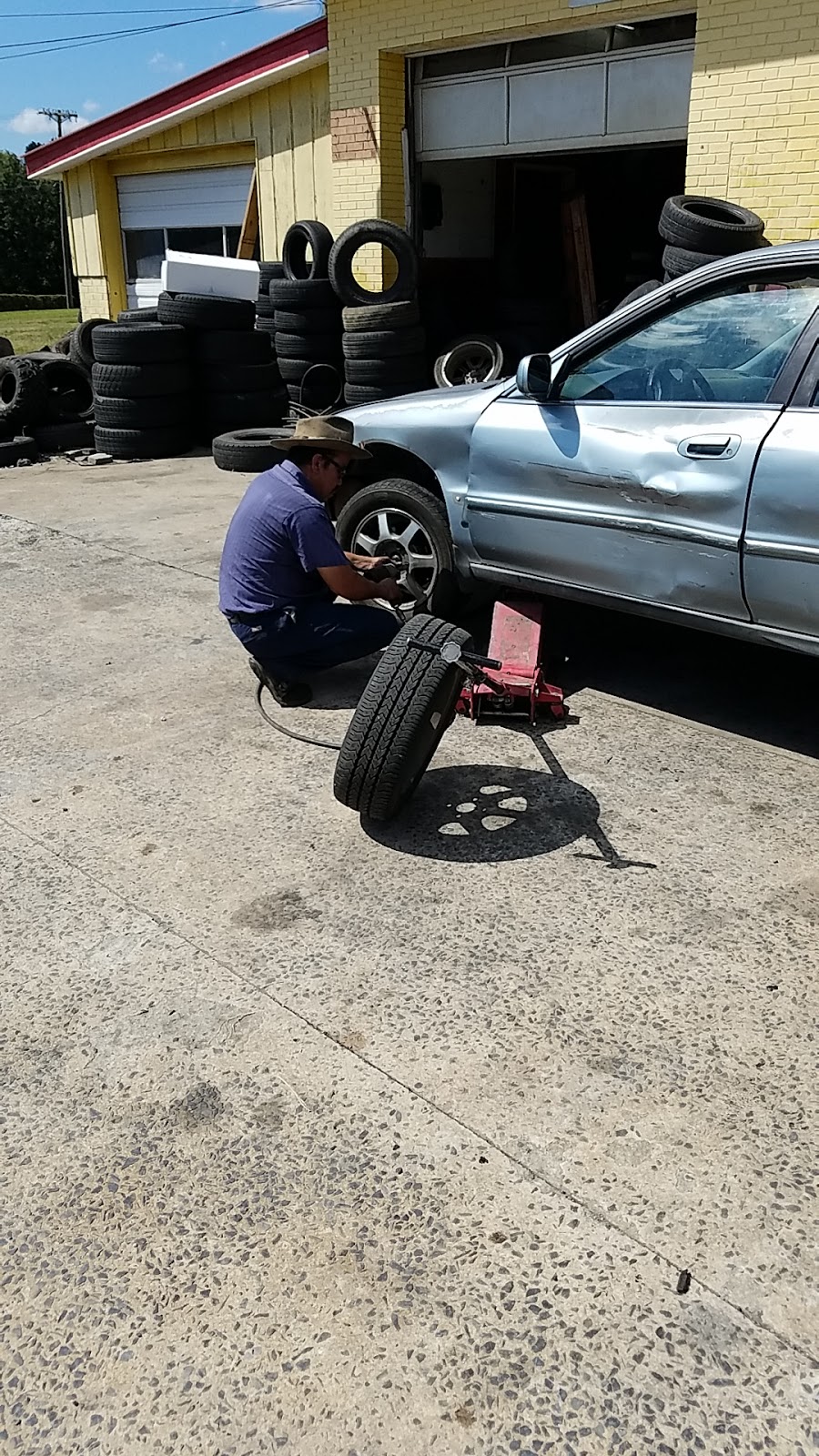 El Amigo Tires | 4304 NC-8, Lexington, NC 27292 | Phone: (336) 300-7647