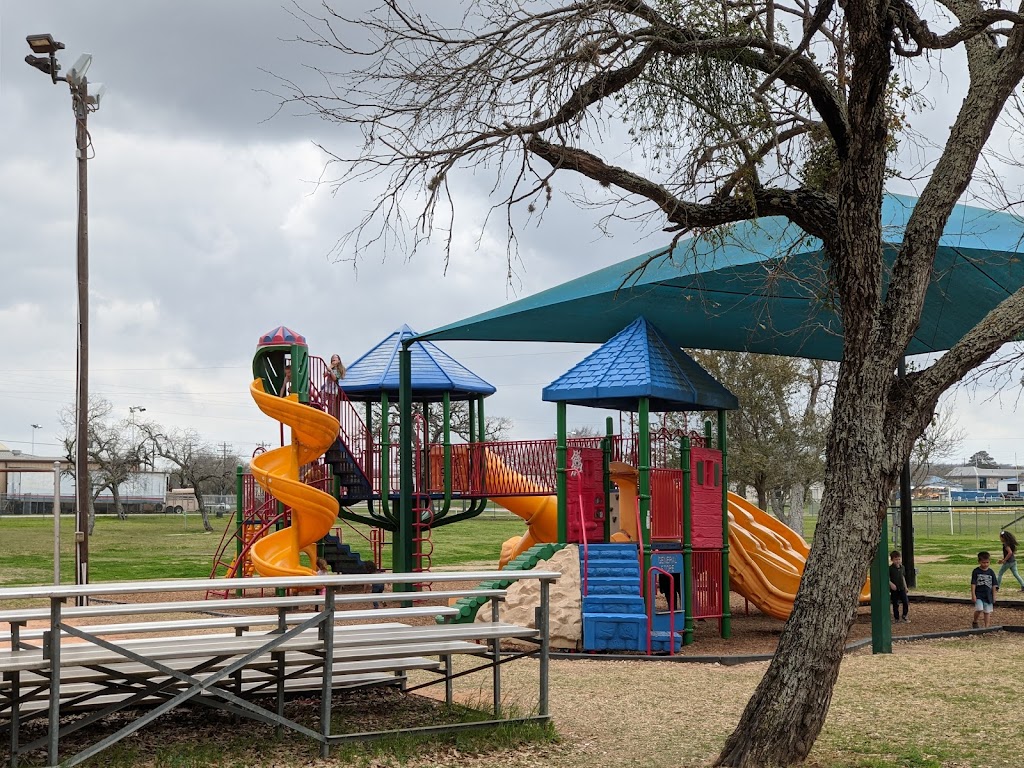 La Vernia City Park | 221 San Antonio Rd, La Vernia, TX 78121, USA | Phone: (830) 779-4541