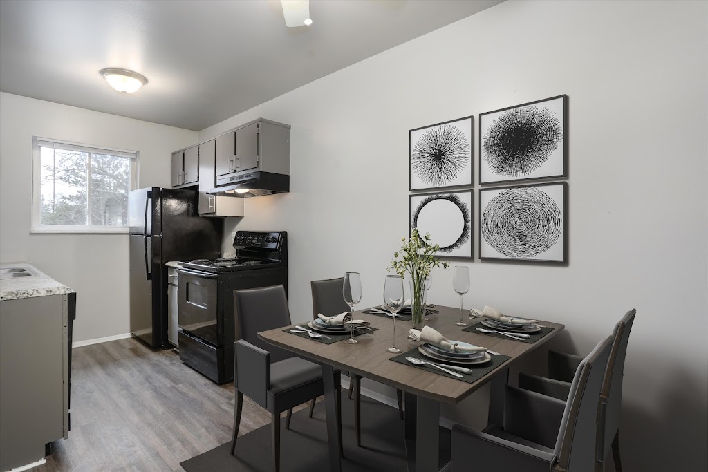 The Pointe at Cherry Hill | 332 S Hubbard Ct, Westland, MI 48186, USA | Phone: (734) 589-1746