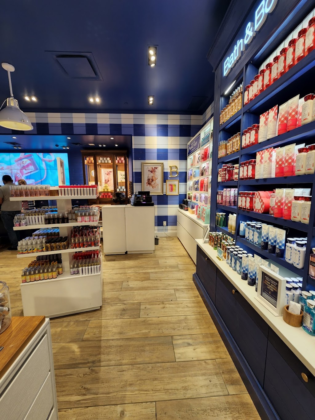 Bath & Body Works | 3100 Howard Ave, Windsor, ON N8X 3Y8, Canada | Phone: (519) 967-9484