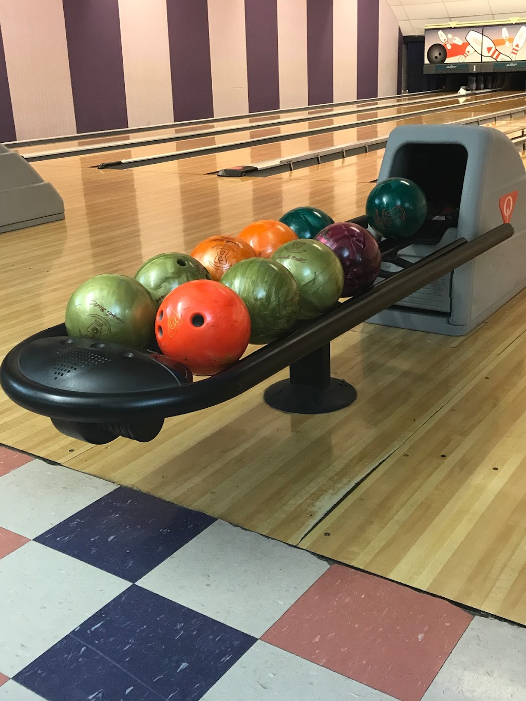 T-Bowl Lanes Inc | 300 Preakness Shopping Center, Wayne, NJ 07470, USA | Phone: (973) 694-5800